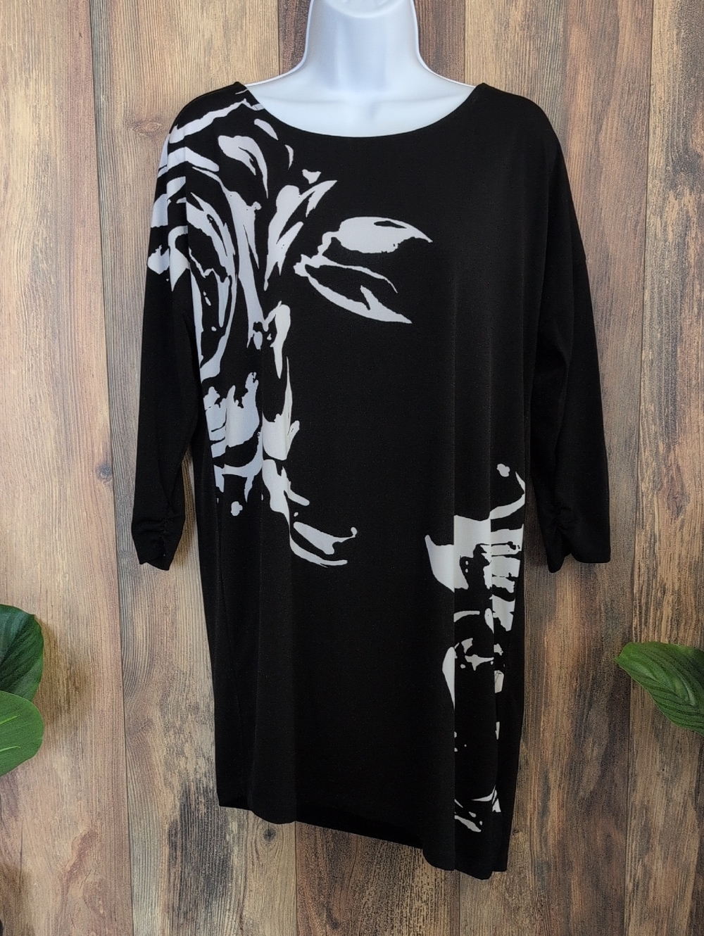 Chico's Tunic with White Floral Motif Top Blouse S    M439